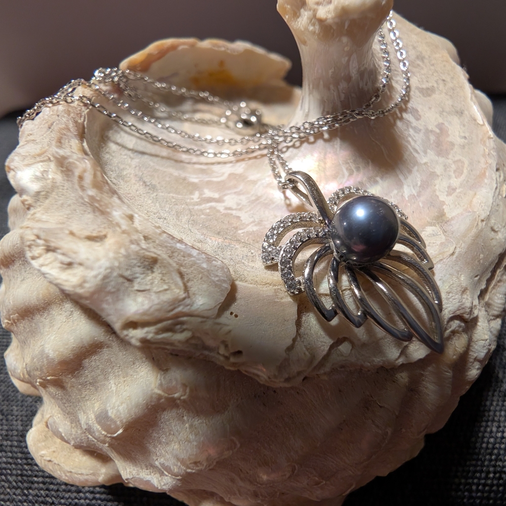 Vantel Pearls Fiji Necklace NWT With Peacock Black Pearl - Picture 2 of 3
